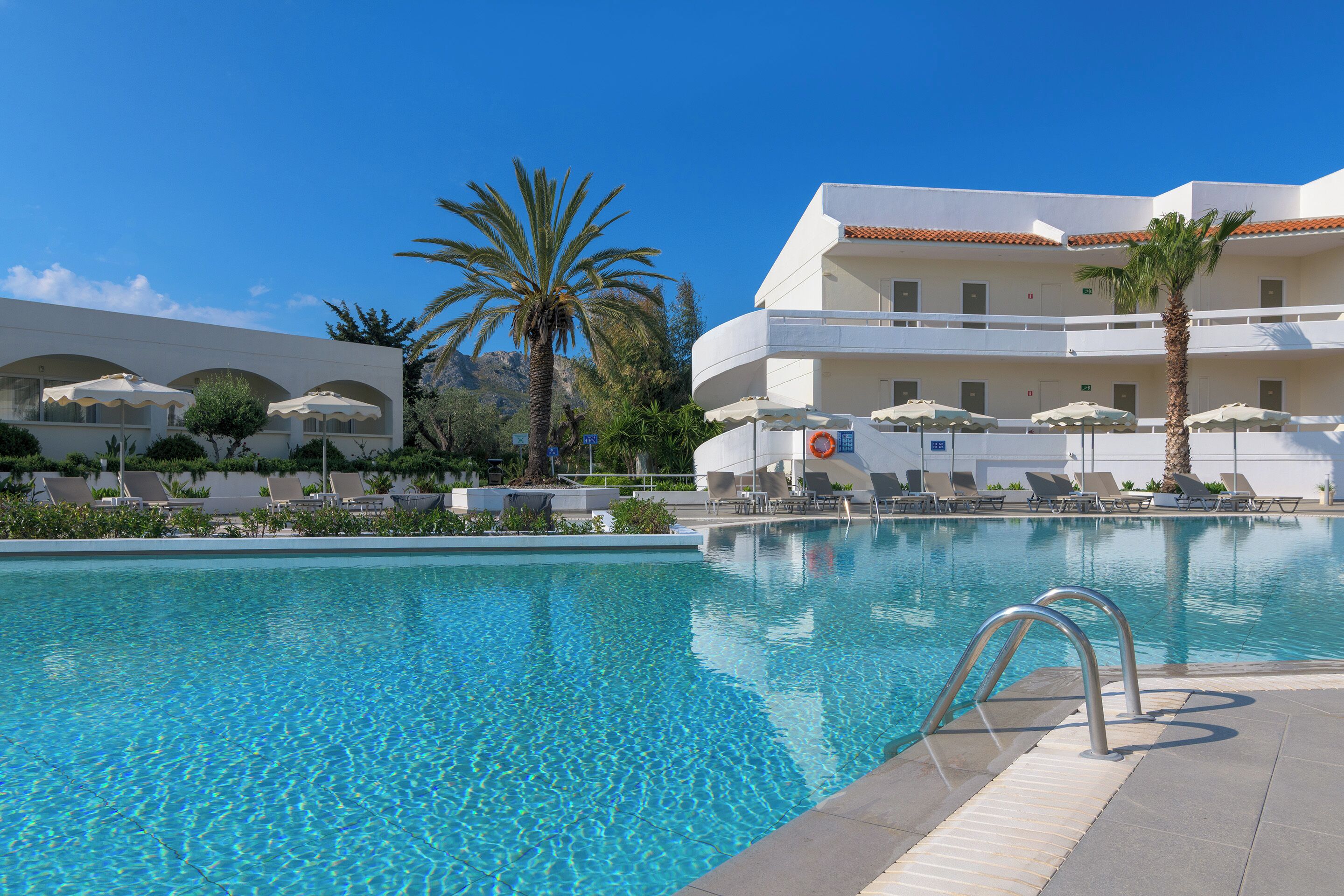 حمّام سباحة خارجي