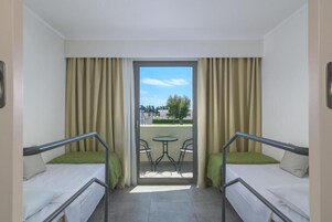 Caja de seguridad en la habitación, cortinas blackout y wifi gratis 