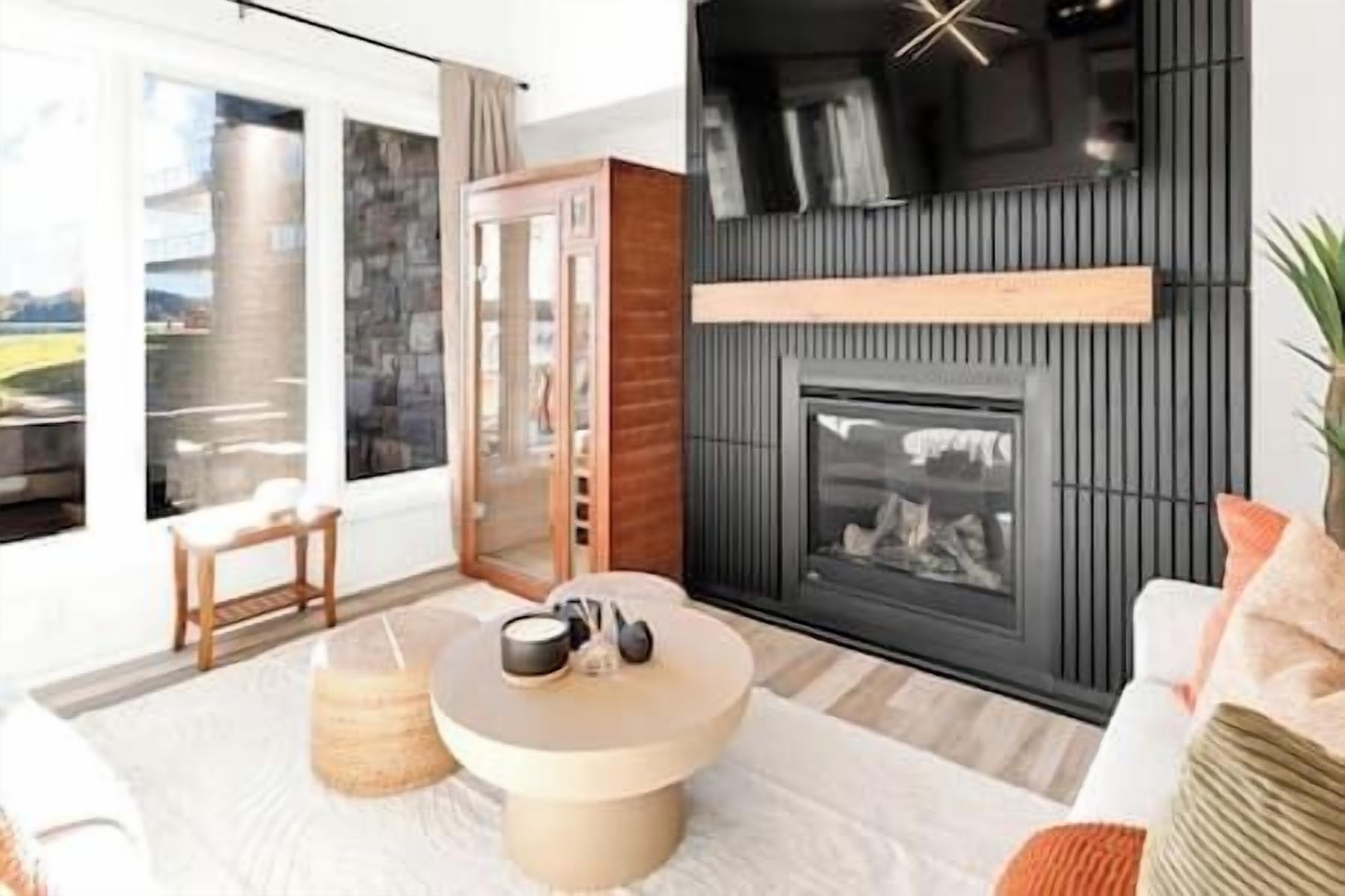 Smart TV, fireplace