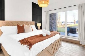 Een strijkplank/strijkijzer, reisbedje, gratis wifi, beddengoed