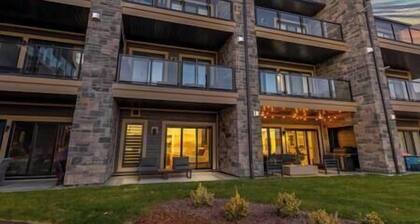 Lakeside Upscale Spa Getaway w/ Sauna