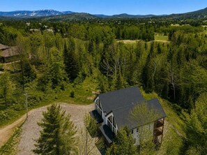 Exterior - Spa - River - Game Room | Le Boréal (Mont-Tremblant)