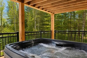 Outdoor spa tub - Spa - River - Game Room | Le Boréal (Mont-Tremblant)