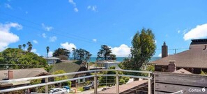 Property grounds - Beachcrest Cottage in Twin Lakes Beach (Santa Cruz)
