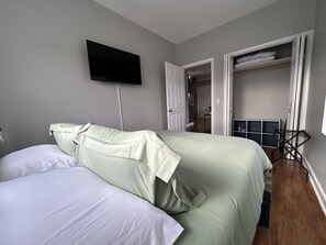 2 bedrooms, iron/ironing board, free WiFi, bed sheets