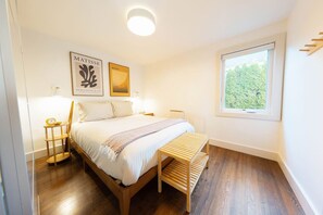 办公桌、WiFi、床单