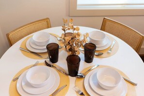 Dining - NEW Seattle Retro Retreat | Walk to Shops & Coffee (Seattle)