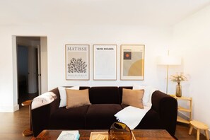 TV - NEW Seattle Retro Retreat | Walk to Shops & Coffee (Seattle)