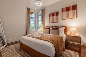 4 bedrooms, desk, iron/ironing board, WiFi