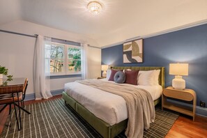4 bedrooms, desk, iron/ironing board, WiFi