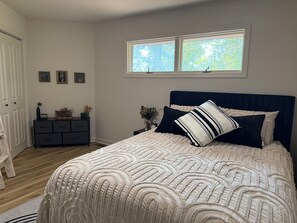 Fer et planche à repasser, literie fournie