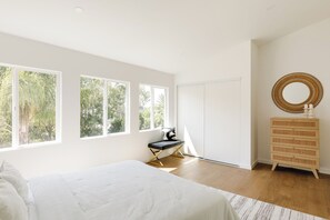 WiFi, bed sheets - Charming 3-bedroom, 2 bathroom apartment in Eagle Rock CA (Los Angeles)