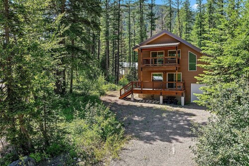 Beautiful home in Essex jut 30 minutes from both East Glacier and West Glacier.