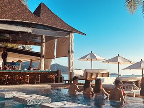 Outdoor dining - Miracle BeachClub Lux Sunbed&free credit (Ko Chang)