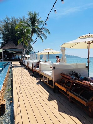 3 outdoor pools - Miracle BeachClub Lux Sunbed&free credit (Ko Chang)