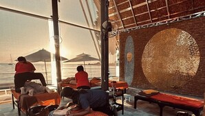 Massage trên bãi biển, dịch vụ massage 