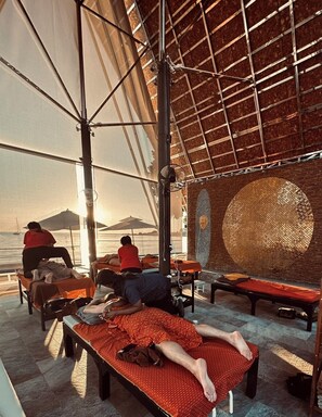 Massages on the beach, massages - Miracle BeachClub Lux Sunbed&free credit (Trat)