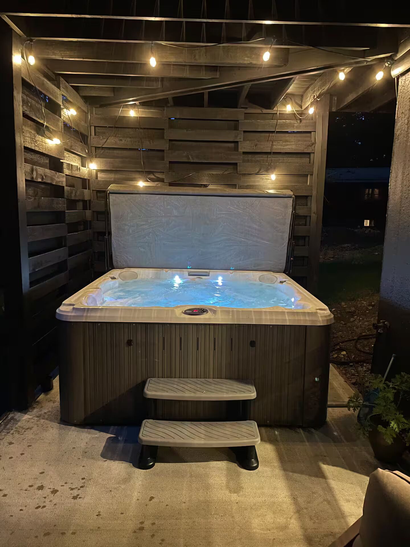 Outdoor spa tub