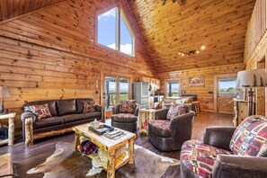TV, fireplace, video games - Experience unique views of LeConte, Bluff Mountain, and English Mountain! (Sevierville)