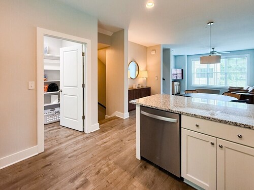 Riverview Retreat: Neyland Stadium – sleeps 10