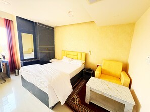 Desk, laptop workspace, iron/ironing board, free WiFi - Hotel Ranjana Palace (Purnia)