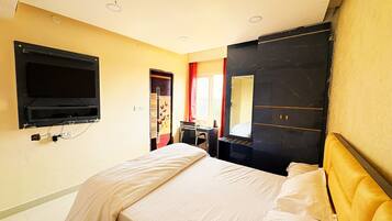 Dobbeltrom – deluxe | Skrivebord, skrivebord for bærbar PC og strykejern/-brett