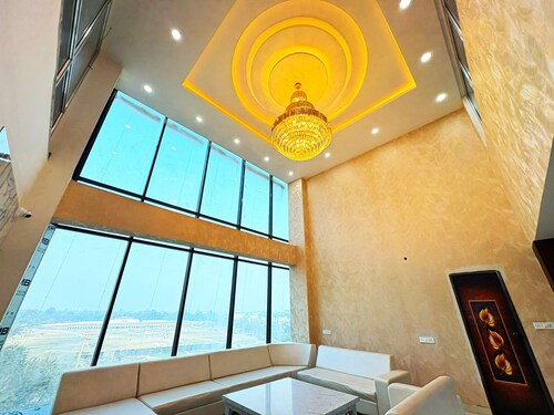 Hotel Ranjana Palace