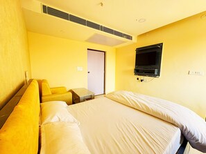 Desk, laptop workspace, iron/ironing board, free WiFi - Hotel Ranjana Palace (Purnia)