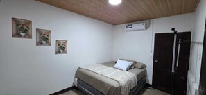Acceso a internet y ropa de cama 
