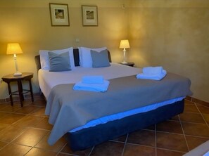 2 chambres, fer et planche à repasser, Wi-Fi, draps fournis