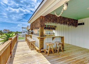 Outdoor dining - Solmate – Beach Access – 4 Bedroom Vacation Home (Bolivar Peninsula)