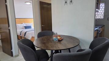 Basic Apartment, 2 Bedrooms | Dining
