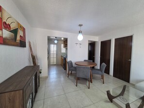 Basic Apartment, 2 Bedrooms | Dining