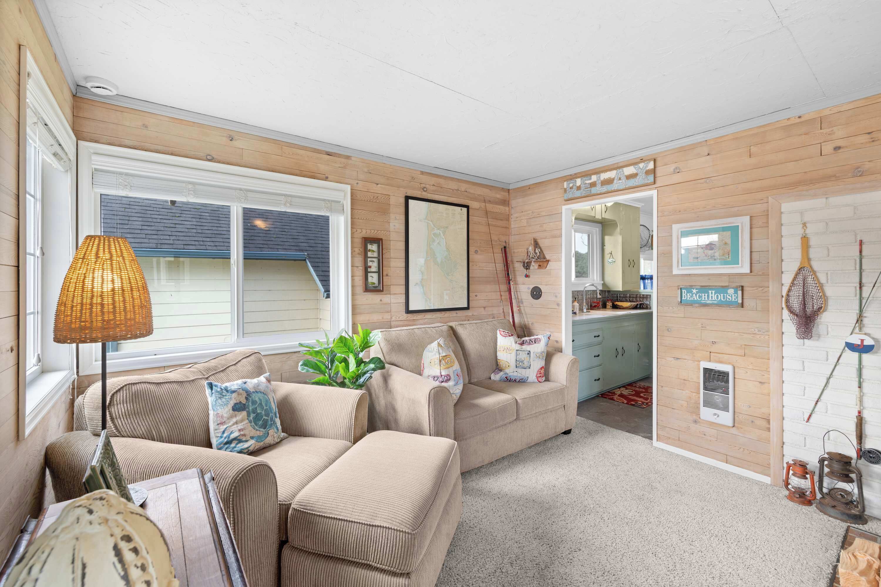 Fernseher, Kamin, DVD-Player