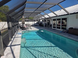 Pool - 3-bedroom house With Pool (Naples)
