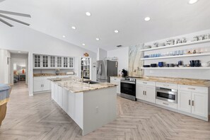 Private kitchen - 3-bedroom house With Pool (Naples)