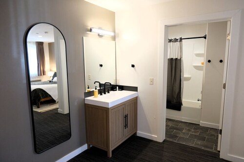 Jackrabbit 131 -Boutique Modern Retreat | 2 Kings | Downtown Moab