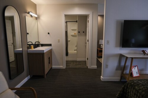 Jackrabbit 131 -Boutique Modern Retreat | 2 Kings | Downtown Moab