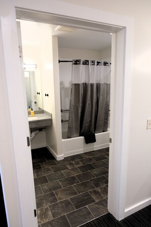 Towels - Jackrabbit 133 Downtown Moab Studio | Near Arches National Park | Walk to Shops & Dining (Moab)