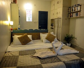 Desk, laptop workspace, free WiFi - Home City Homestay & Ayurvedic Clinic  (Kovalam)