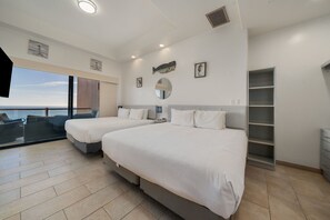 Caja fuerte, espacio para trabajar con un portátil, cortinas opacas