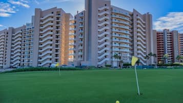 Loftsleilighet, terrasse, havutsikt | Eksteriør