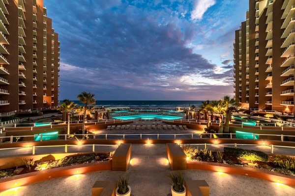 6 outdoor pools