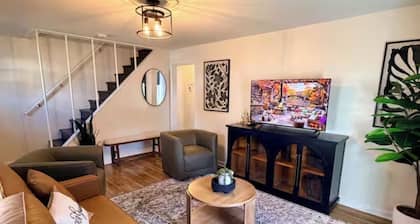 Enjoyable 3-bedroom house with AC in charming Pawtucket