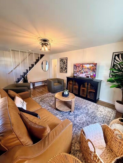 Enjoyable 3-bedroom house with AC in charming Pawtucket