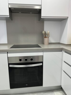 Microwave, oven, stovetop, dishwasher - Apartment Marea on the beachfront in La Barrosa with sea views (Chiclana de la Frontera)