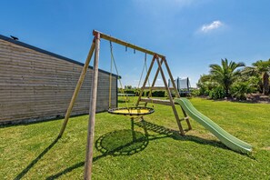 Children’s area - Kerléonie, large house with garden and pool close to beaches and GR34 (Kerlouan)