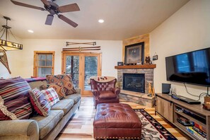TV, fireplace, stereo, offices - Luxury Black Bear 50 - Family Townhome (Durango)