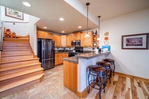 Fridge, microwave, oven, stovetop - Luxury Black Bear 50 - Family Townhome (Durango)