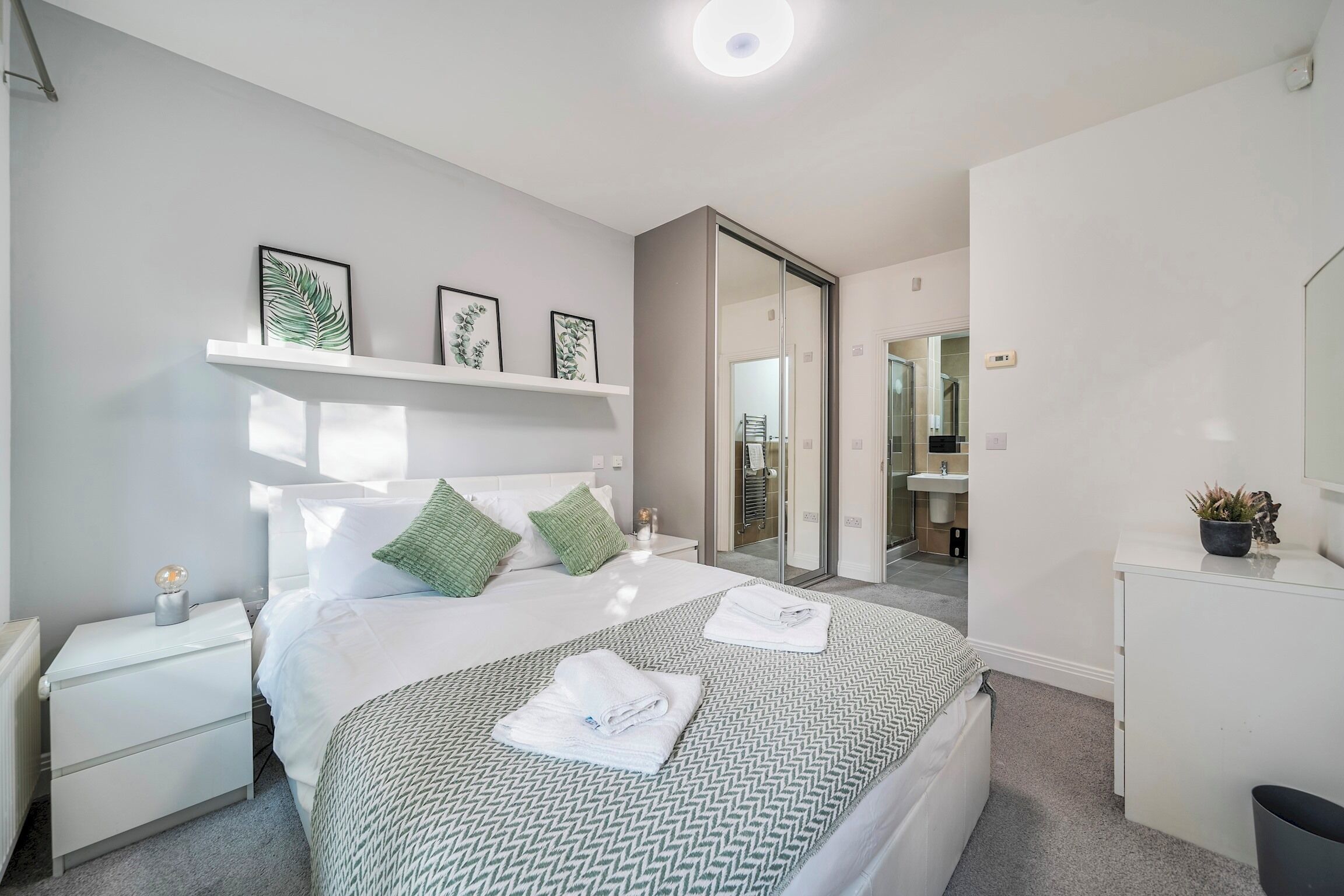 Iron/ironing board, free WiFi, bed sheets